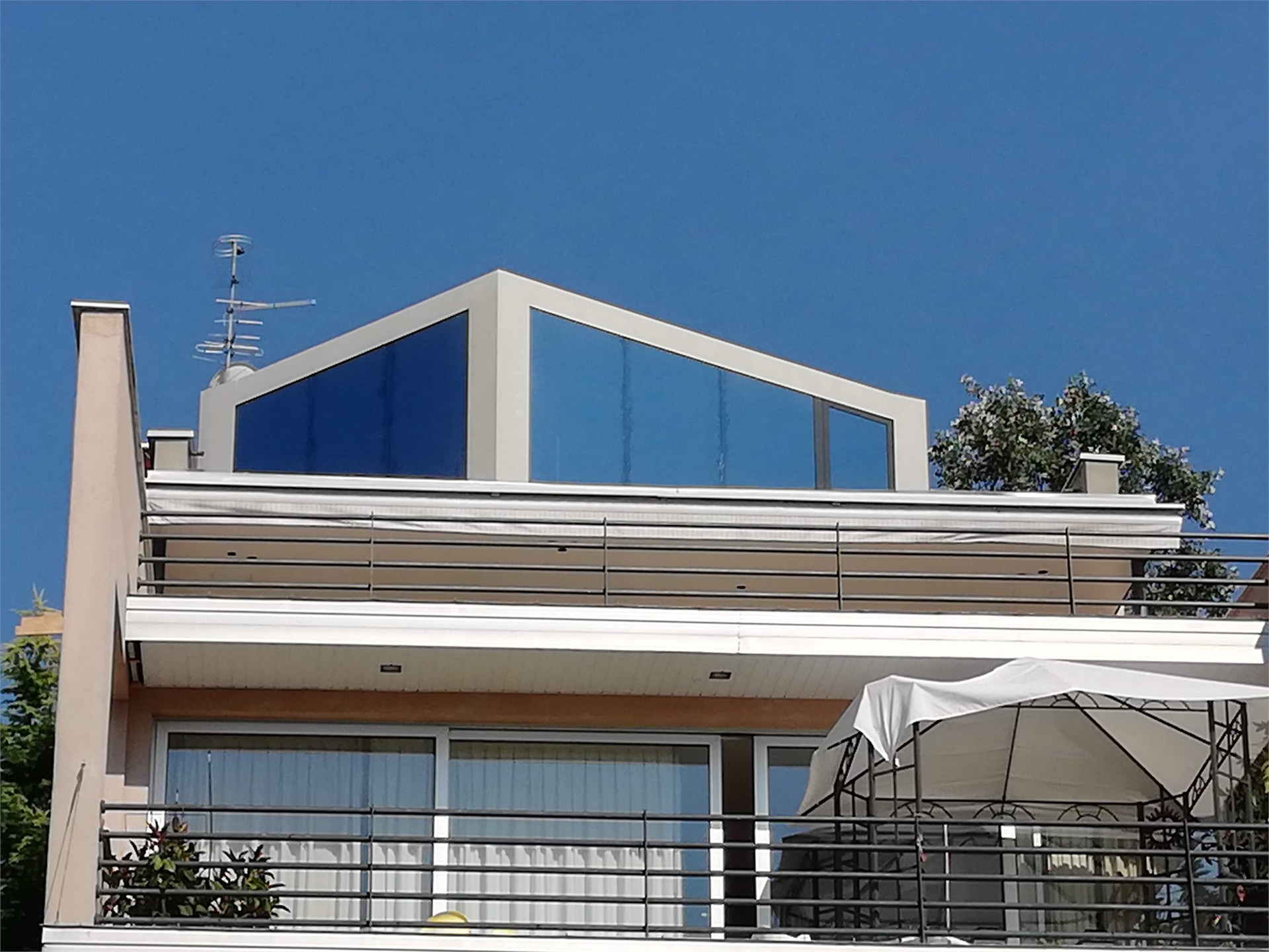 Flat-roof reconstruction and private gym in Zagreb